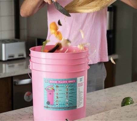 Contenant de compostage blanc de 20 litres avec seau en plastique et couvercle industriel