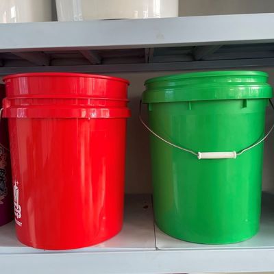 Cuve en polypropylène personnalisée 3L 4L 5L 8L 10L contenant un seau en plastique avec couvercle