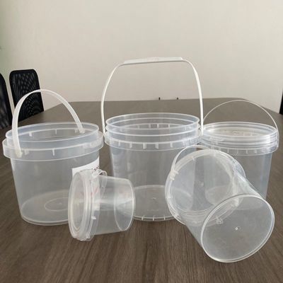 Personnaliser 1L 2L 3L 4L 5L bouteilles rondes en plastique avec couvercles et poignées pour le stockage des aliments
