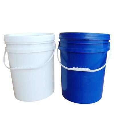 Un seau en plastique rond blanc de 20L à 5 gallons avec couvercle à sérigraphie/transfert thermique/IML