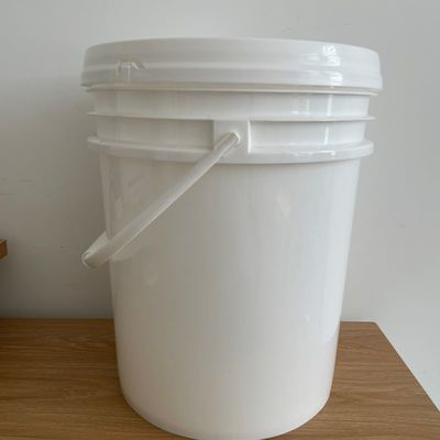 Un seau en plastique rond blanc de 20L à 5 gallons avec couvercle à sérigraphie/transfert thermique/IML