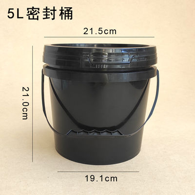 Un seau en plastique écologique de 5 litres avec couvercle facile à ouvrir et scellé contre toute manipulation