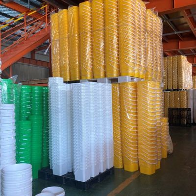 Seau en plastique de qualité alimentaire avec couvercle à écran en soie, transfert thermique et options d'impression IML