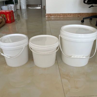 1Épaisseur de 2 à 2,5 mm Bouteille de peinture en plastique personnalisée 5L PP Buil White Round Container