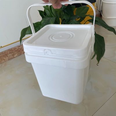 Bouteille en plastique carrée à écran de soie avec couvercle et poignée