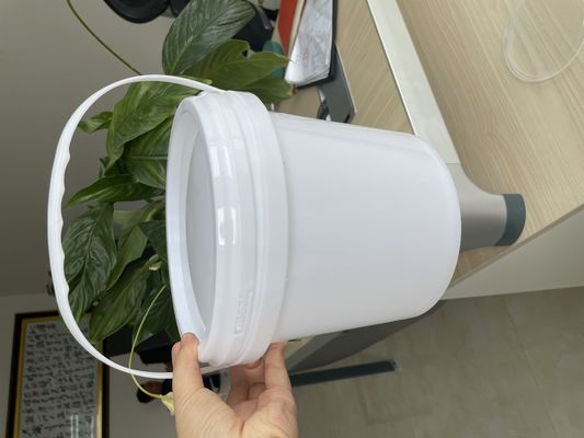 Méthode d'impression d'étiquette autocollant 1L Seau en plastique blanc avec couvercle et poignée