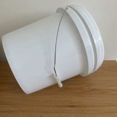 Outil personnalisé 2L 5L 8L 10L 20L 25L 5 gallons seau en plastique avec couvercle et poignée durable
