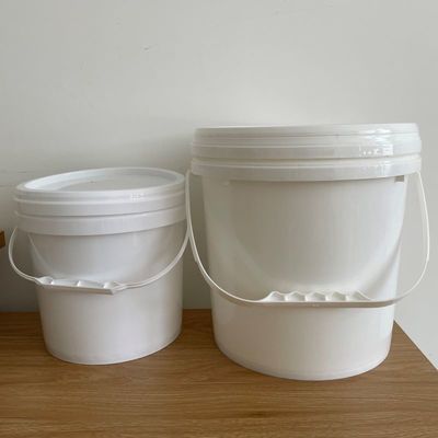 Bouteilles en plastique rondes ou carrées de 5 litres avec poignée en fer personnalisables et durables
