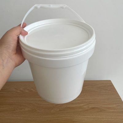 500 ml/750 ml/1000 ml De petites bouteilles en plastique rondes de qualité alimentaire avec couvercle et matériau scellés