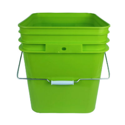 Un seau en plastique carré 5L-20L avec imprimante personnalisée et matériau en polypropylène