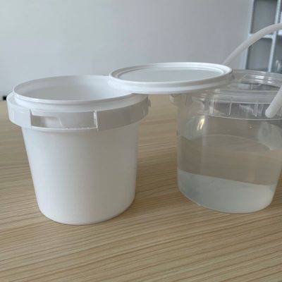 200 ml 300 ml 500 ml 750 ml Bouteille ronde en plastique transparent de qualité alimentaire avec poignée de couvercle de godet