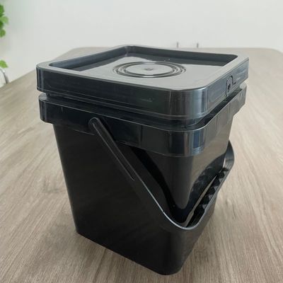 Un seau en plastique carré de 5 litres personnalisable et recyclable pour l'emballage des semences