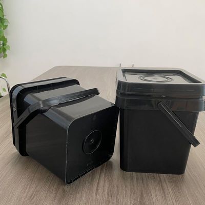 Un seau en plastique carré de 5 litres personnalisable et recyclable pour l'emballage des semences