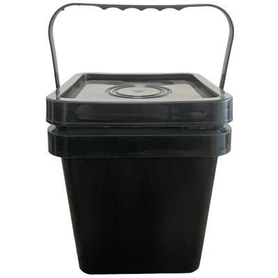 Un seau en plastique carré de 5 litres avec une couleur jaune et des murs durables de 1,0-2,5 mm