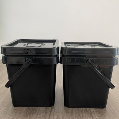 Un seau en plastique carré de 5 litres avec une couleur jaune et des murs durables de 1,0-2,5 mm