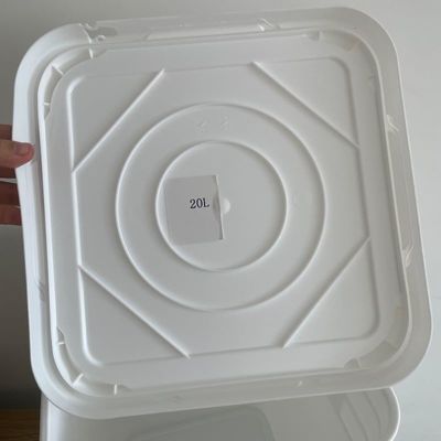 2L 4L 5L 8L 10L 15L 18L 20L contenant en plastique carré avec sérigraphie