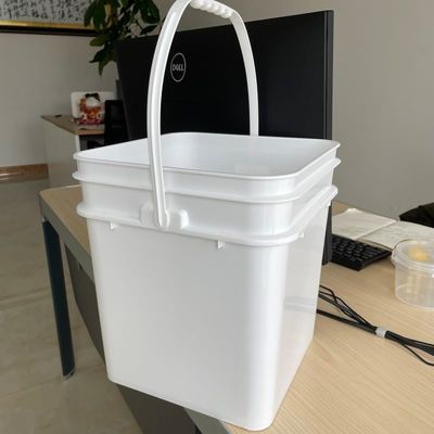 Personnalisez les baignoires de 5 gallons avec une solution polyvalente en plastique carré durable