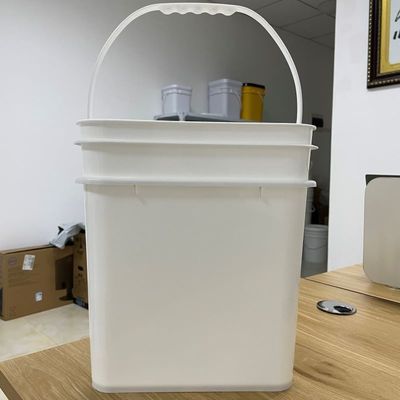 Personnalisez les baignoires de 5 gallons avec une solution polyvalente en plastique carré durable