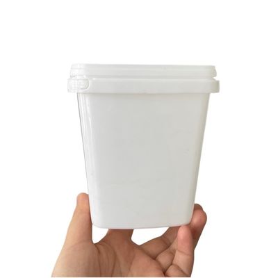 Un récipient de sauce inaltérable, un seau de nourriture avec un couvercle, une solution écologique parfaite.
