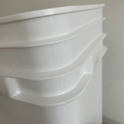 Bouteille carrée en plastique de 20L avec épaisseur de couvercle de 1,0 à 2,5 mm