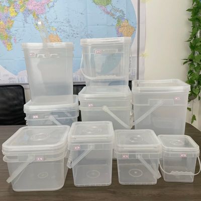 Seau carré de 15 litres pour le stockage et le transport de matériaux