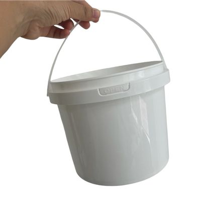 Seau en plastique transparent de 4L avec couvercle