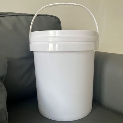 Un seau en plastique de 6 litres avec couvercle personnalisé et certifié par GAP/ISO/FDA à partir d'un seau en plastique