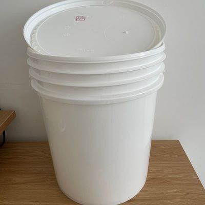 1.0 à 2,5 mm épaisseur 5 gallons Seau avec couvercle à bec et méthode d'impression à écran de soie