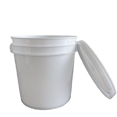 Un seau en plastique noir 5L 8L 10L avec couvercle fermé fabriqué par un seau en plastique