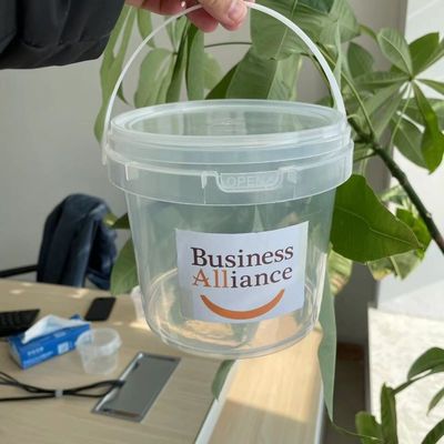 Bouteille en plastique en polypropylène de différentes tailles avec poignée et étanche à l'air