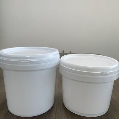 Bucket en plastique blanc résistant à la manipulation durable et pour les applications industrielles