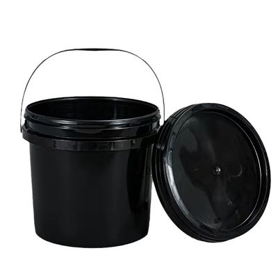 Un seau en plastique rond de 5 litres pour une solution de distribution de cornichons dans un récipient alimentaire personnalisé